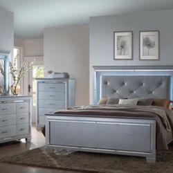 Queen Valentino Silver Upholstered Panel Bedroom Set