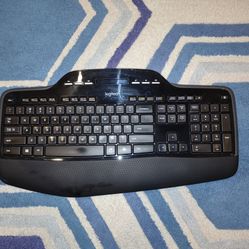 Logitech - MK320 Full-size Wireless Membrane Computer Keyboard 

$4