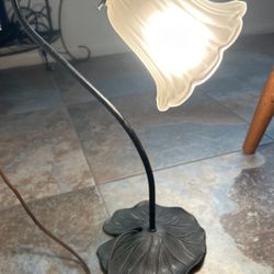 Vintage 17” Lily pad Flower Gooseneck Lamp