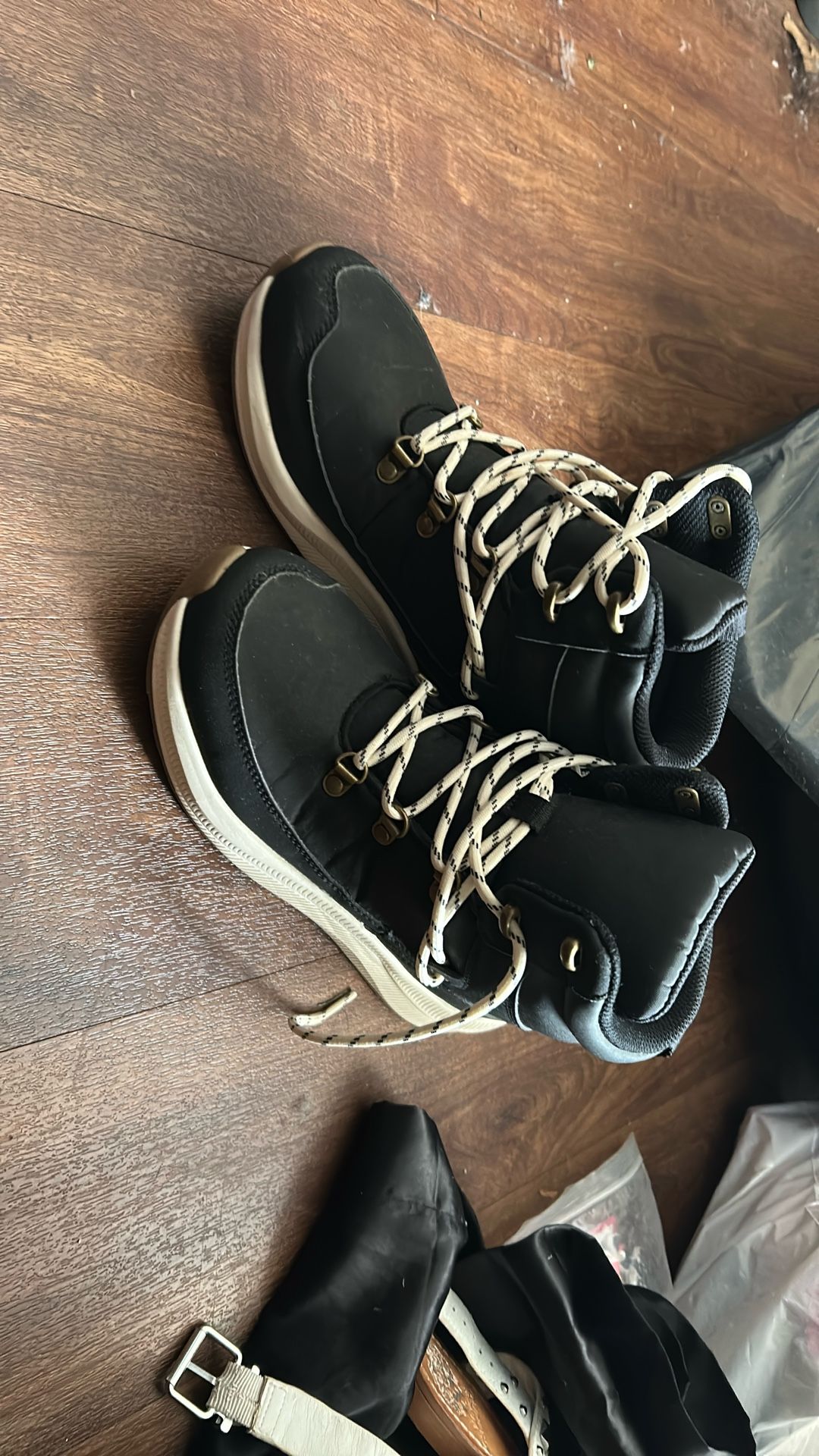 Snow boots