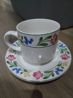 Tea/espresso cup set with saucer see description