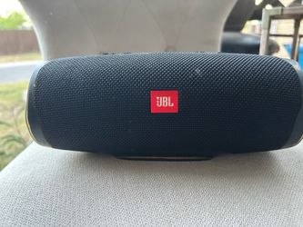 JBL charge 4