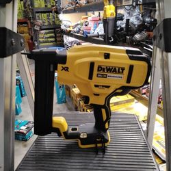 DeWalt 20V XR Brushless 18GA Cordless Stapler