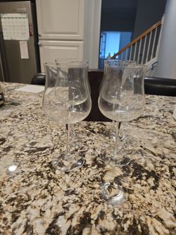 Set of 5 Clear Glass Wine Glasses
