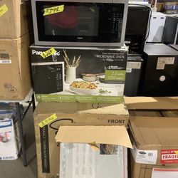Panasonic 2.2 cu. ft. Countertop Microwave in Stainless Steel Built-in with Cyclonic Wave Inverter Technology and Sensor Cook