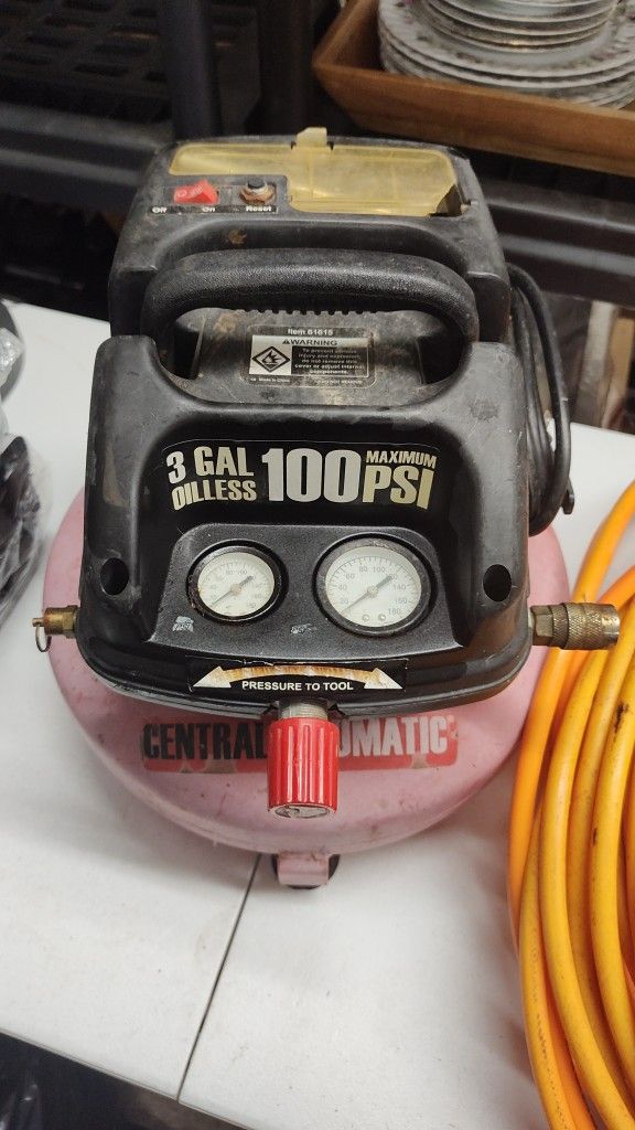 3 Gallon 100 PSI Central Pneumatic Ai Compressor with hose