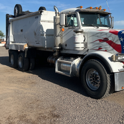 2004 Peterbuilt 357 Tri/A Dump Truck