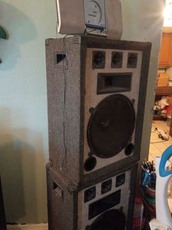 Pair of Studio Pro PA Speakers –