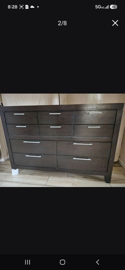 Beautiful dresser in hreat Condition Like New