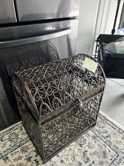 Metal decor chest