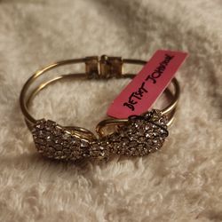 BETSY Johnson Sparkly Bow Bangle