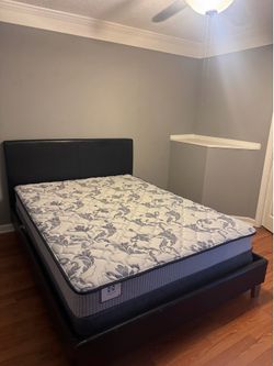 Queen Bed Frame + Like-New Mattress Included – Black High Gloss / Faux Leather – Modern Style