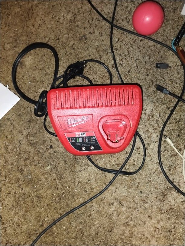 Milwaukee M 12 Charger