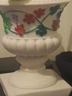 Ceramic Vase, Chineese Bowls Comes With 2 Spoons, Round Marble Lamp Foot, And 12 Brand New Plates