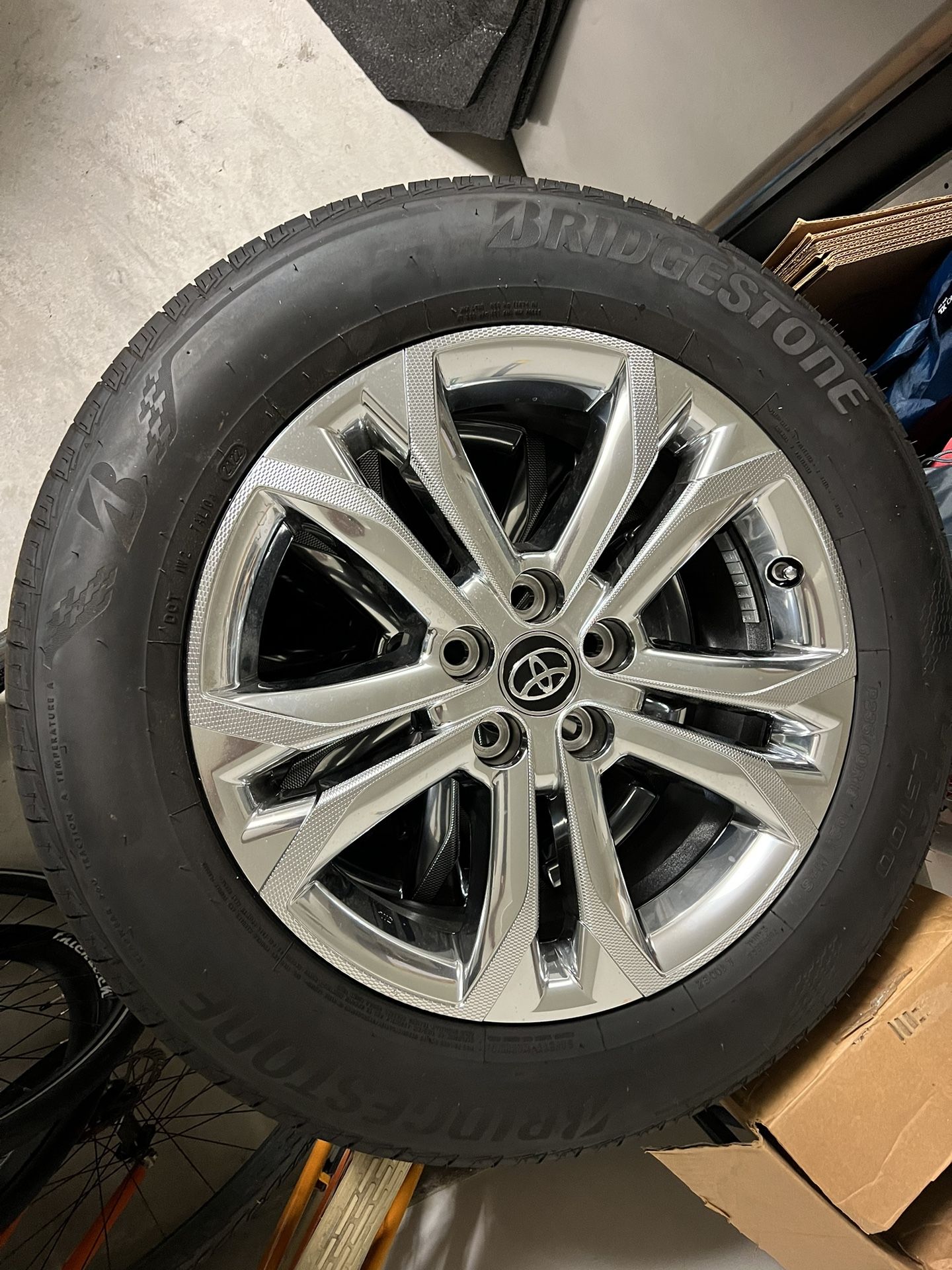 Toyota Sienna OE Wheels And Tire