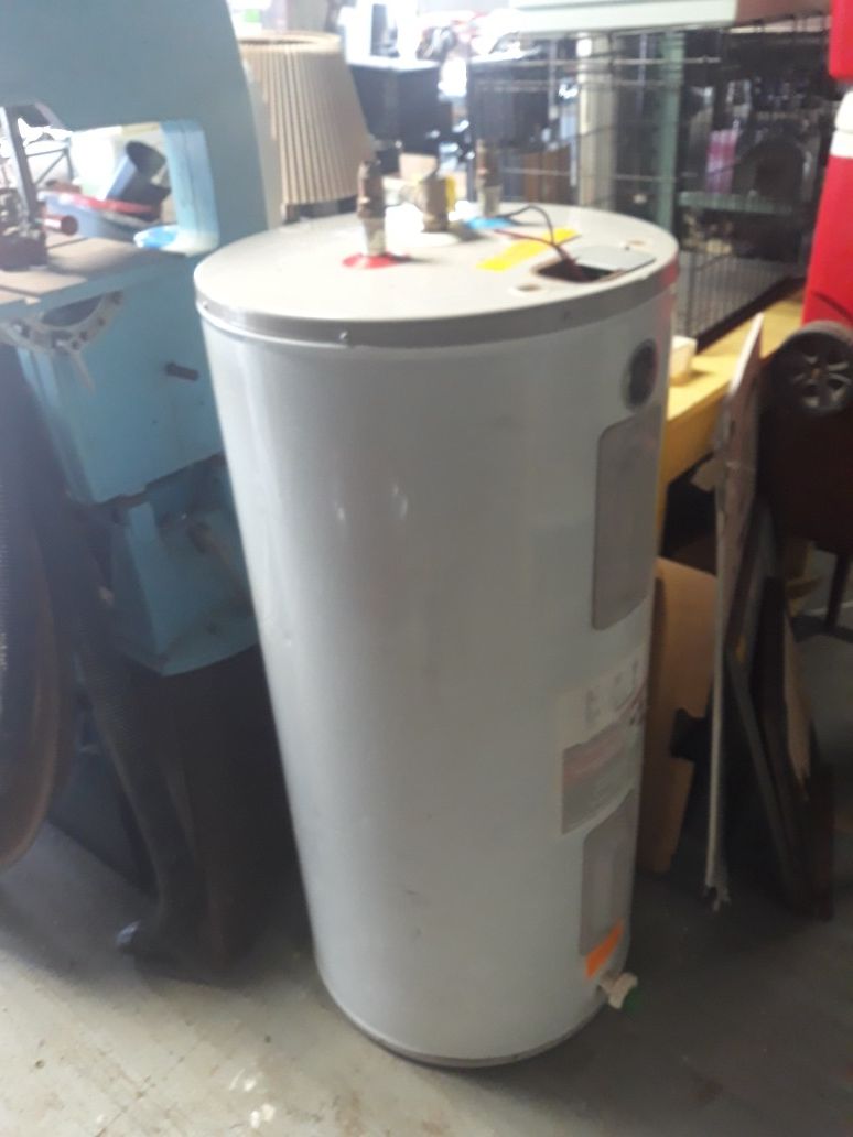 ELECTRIC WATER HEATER