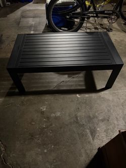Outdoor patio coffee table