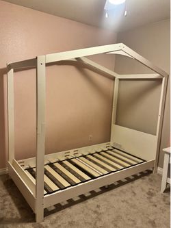 Twin size kids bed