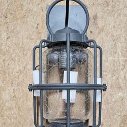 OUTDOOR LIGHT FIXTURE