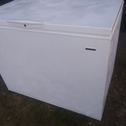 Big Kenmore chest Freezer 16 Cu Ft