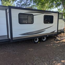 Salem Cruise Lite.    Pull Behind Travel Trailer