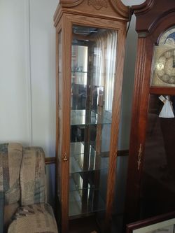 Traditional oak curio cabinet GREAT CONDITION