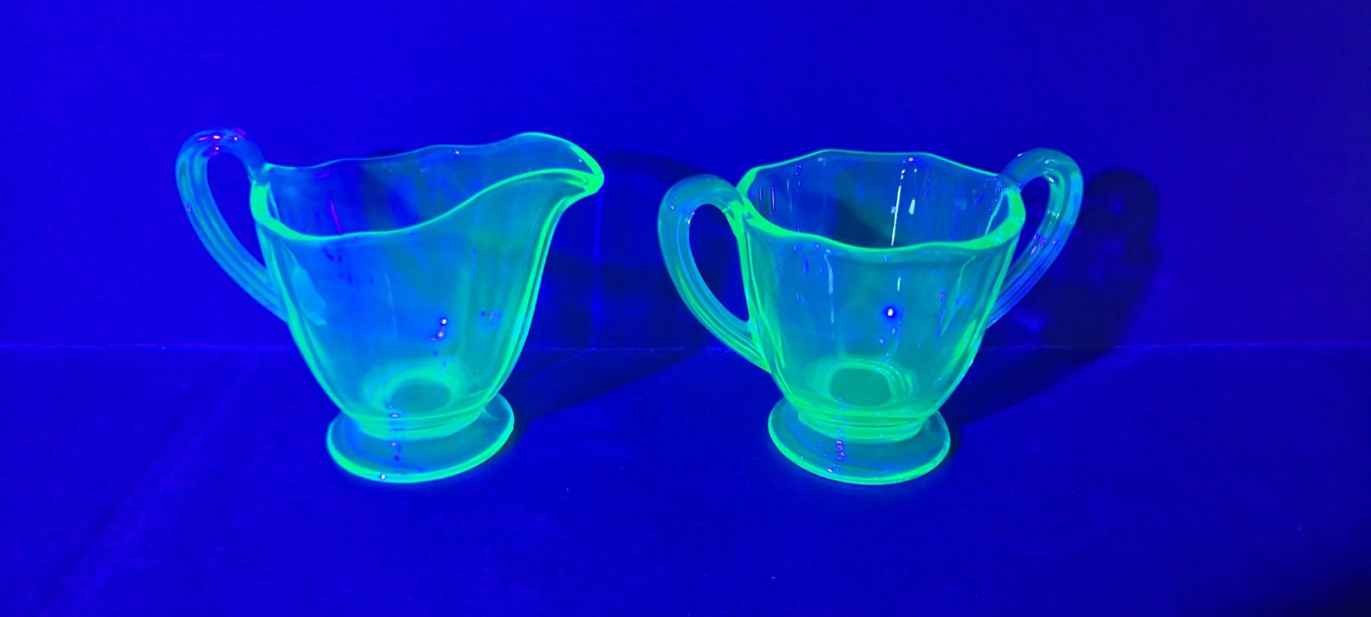 Beautiful Vintage Set Of Fostoria Uranium Glass Sugar & Creamer 