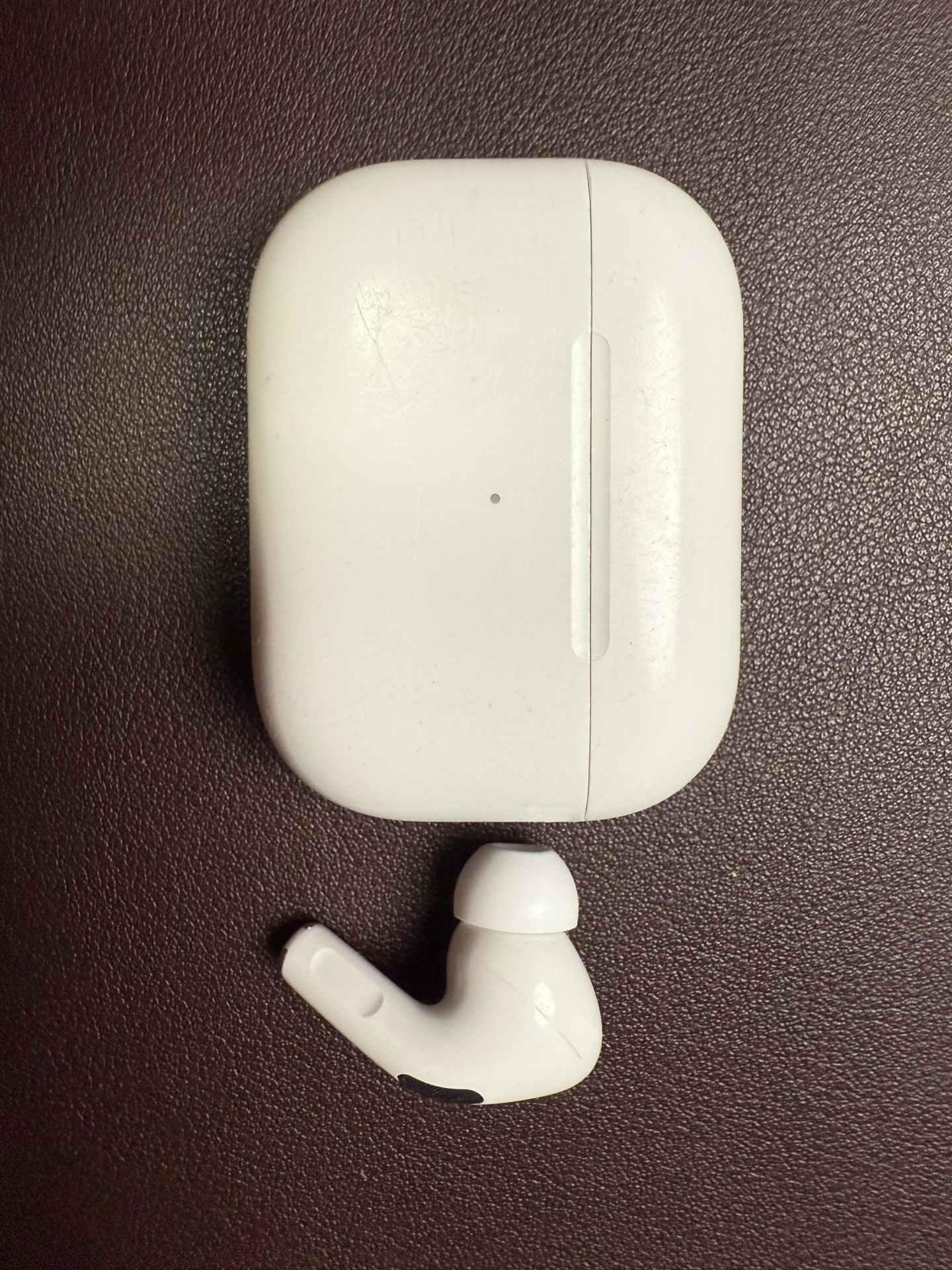 Apple AirPods Pro (1 St Gen.) – Left Earbud + Charging Case