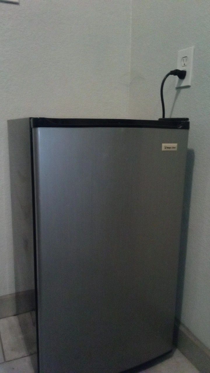 Mini Fridge 