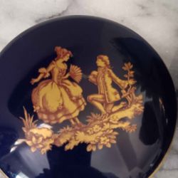 $15 VTG Limoges France, Small Box in Fine Porcelain Blue Cobalt Color 
3 1/2" Beautiful Condition