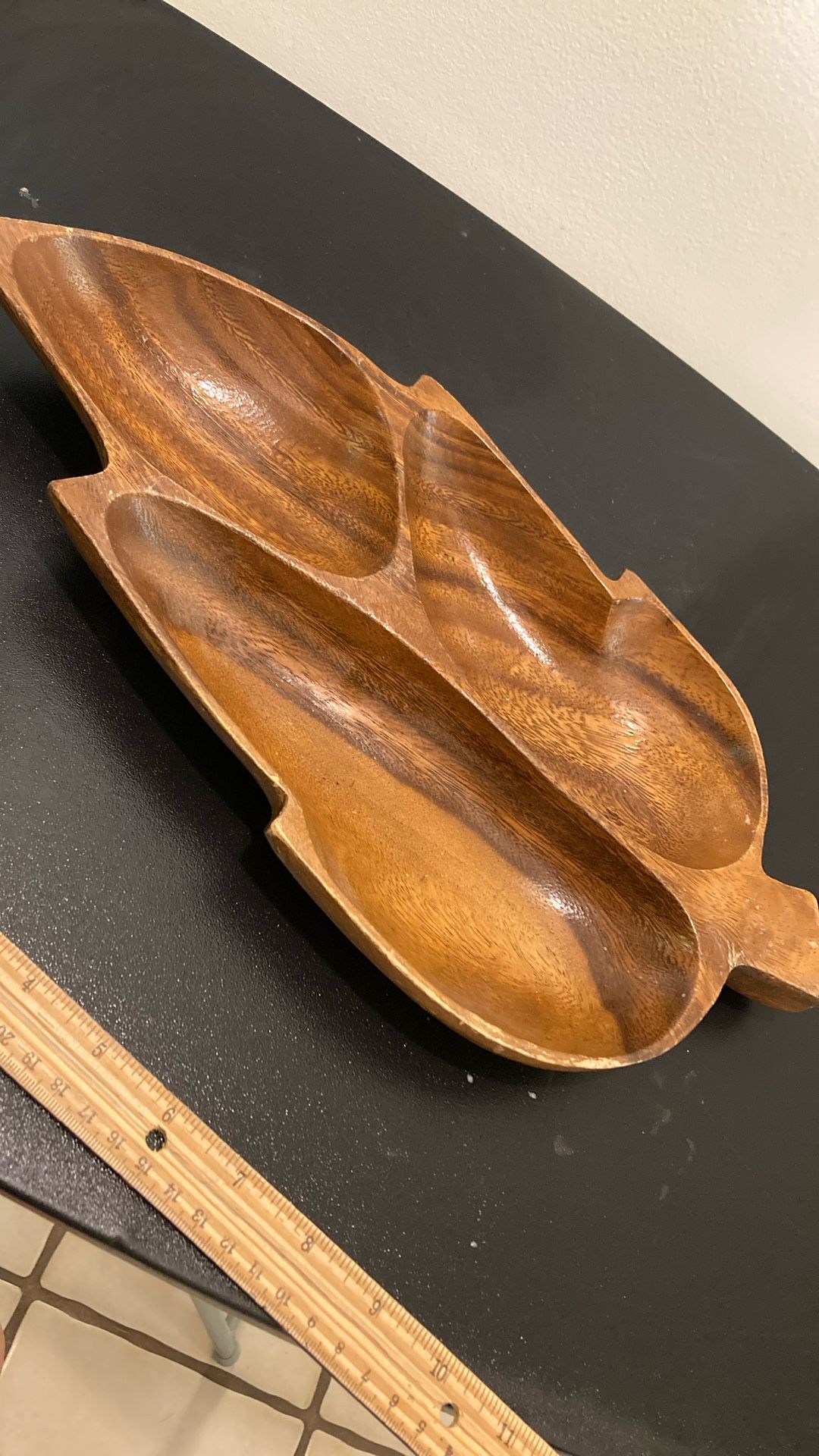 Would bowl with three compartments