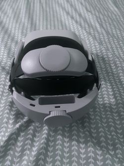 Oculus headset With head strap