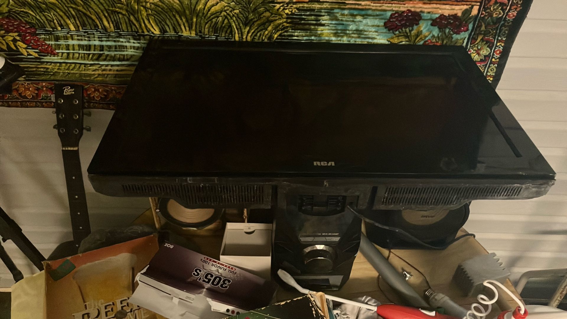 RCA DVD BUILT IN TV 32inch Tv Works Great Don’t Need Got A 85 Inch Now Asking For 50$