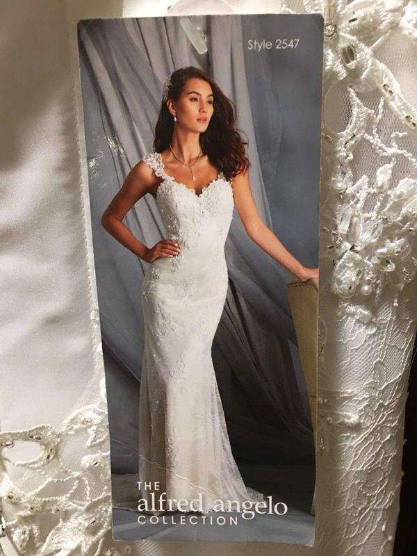 NWT was 1050 - amazing deal size 4 Wedding Gown