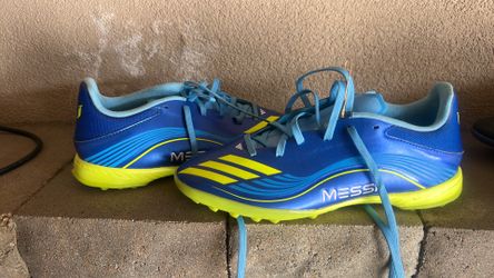 Soccer cleats
