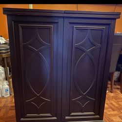 Raymour & Flanagan, Oak Wood, Top Of The Line Bar W/ Barstools 