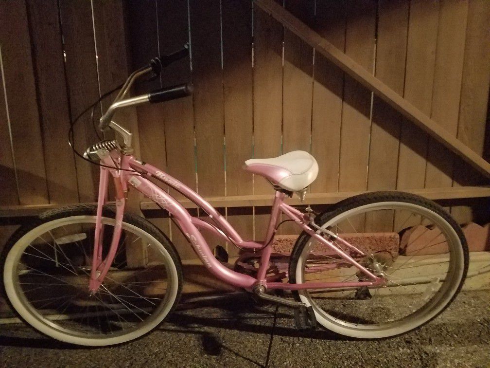 Schwinn girls bike 26' pink roxie
