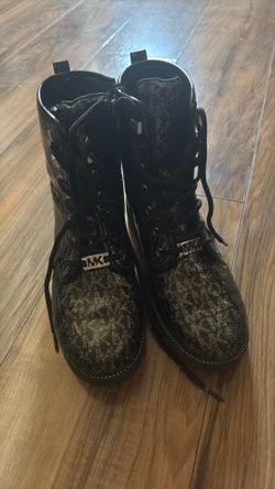 Girl shoes size 4