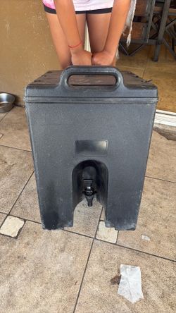 Insulated beverage container