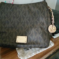 Michael Kors Shoulder Purse WITH Matching Wallet,  VERY Nice