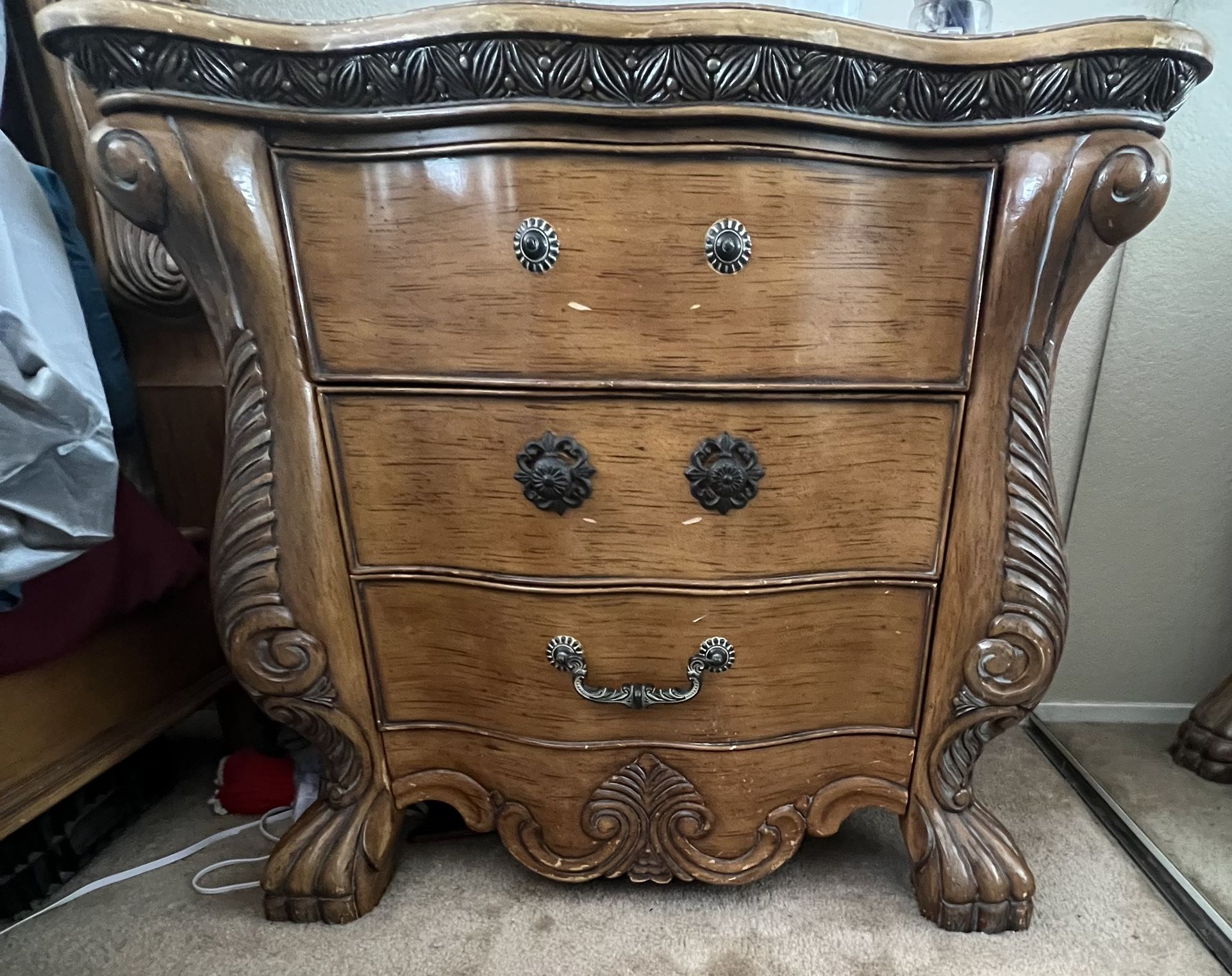 King Size 4 Piece Set (Mattress Included)