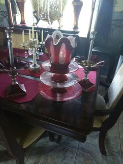Nice decor for formal dining table