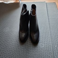 Band New Via Spiga Boots Size 7