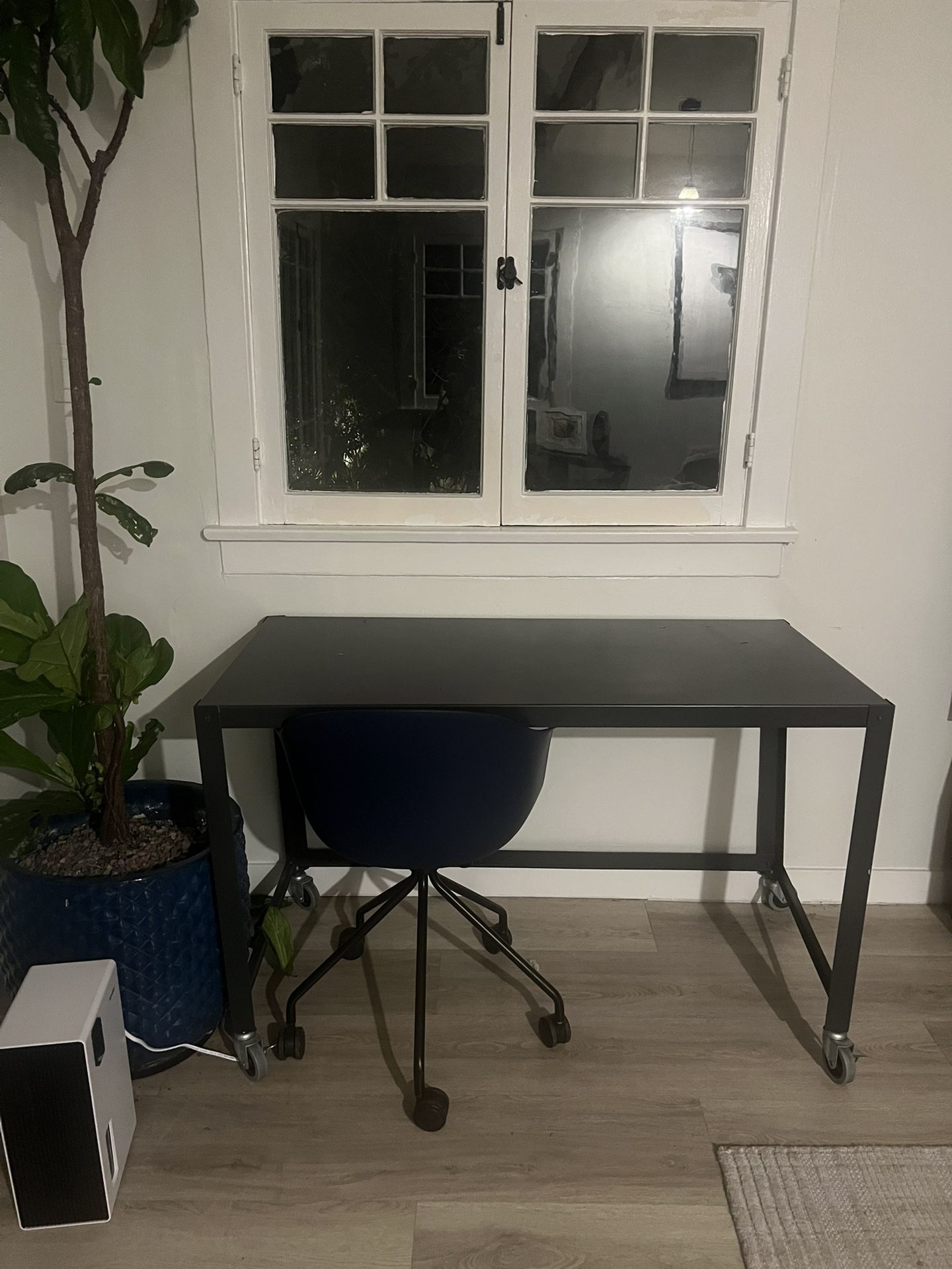 Desk - must go! Open to any offers for ASAP. Free Chair!