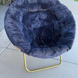Cozy Saucer Accent Chair