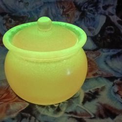 Glow in the dark pot with lid