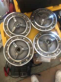 Chevrolet Hubcaps 4 OEM .what you See What Your Buying