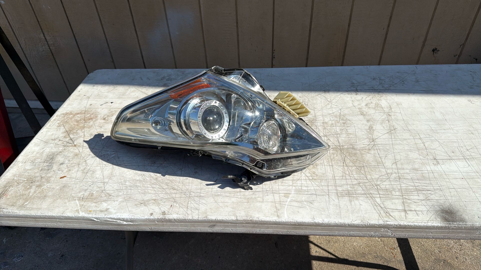 2010-14 Infiniti G37 headlight
