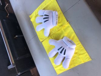 Mucky mouse gloves