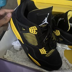 Air Jordan 4s Thunder 